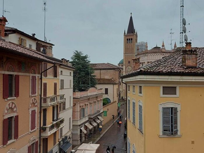 Appartamento trilocale in affitto in Centro Storico, Parma