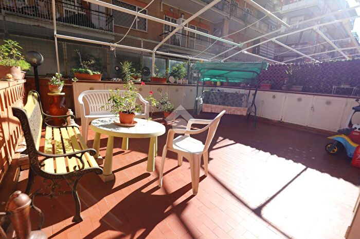 Appartamento trilocale in vendita in Via dei Traghetti, Roma