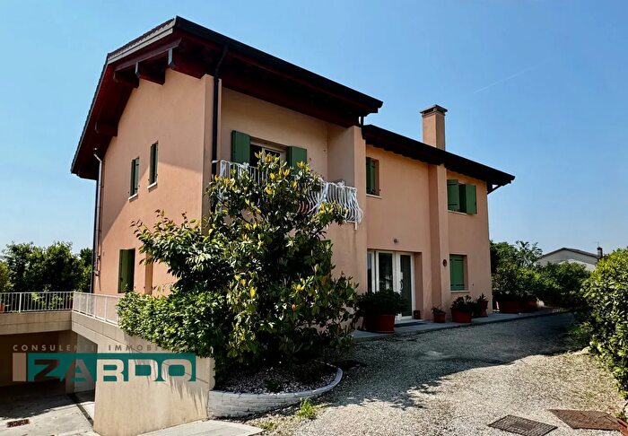 Casa con 7 locali in vendita in Riese Pio X