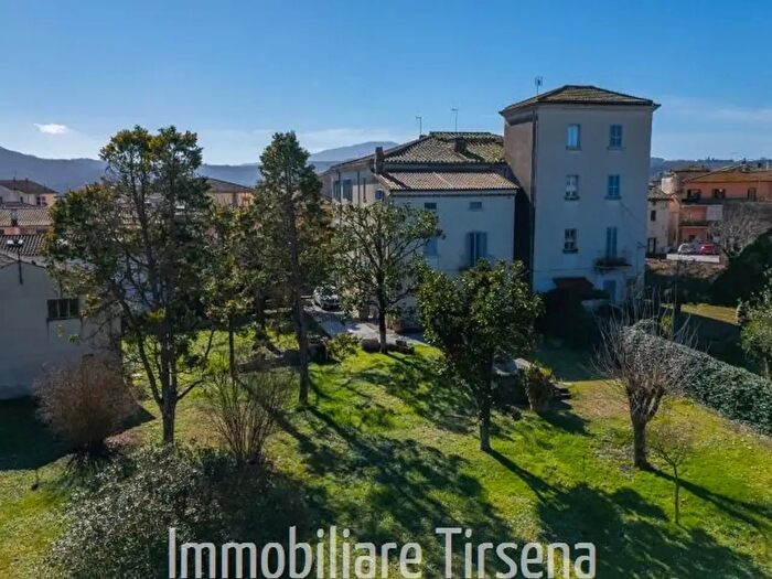 Casa con 20 locali in vendita in Attigliano