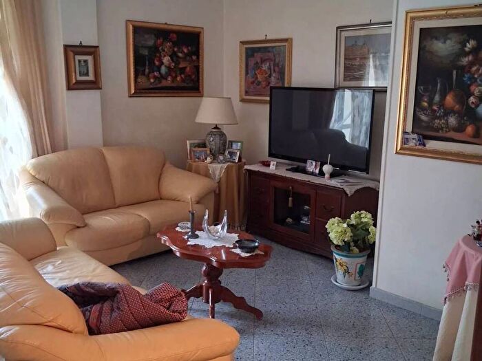 Appartamento quadrilocale in affitto in Via Marcello Candia, Fuorigrotta, Napoli