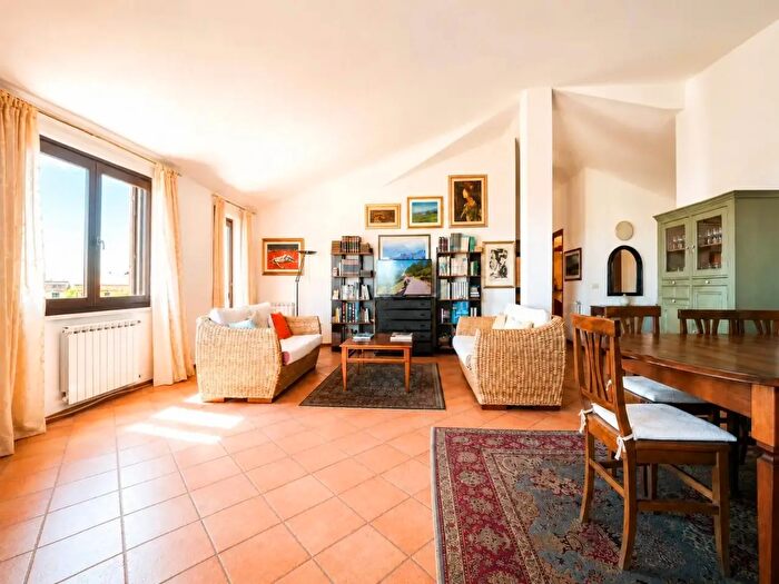 Appartamento con 5 locali in vendita in Via La Briola, Olbia
