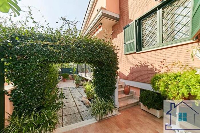 Casa quadrilocale in vendita in Via San Michele di Ganzaria, Roma