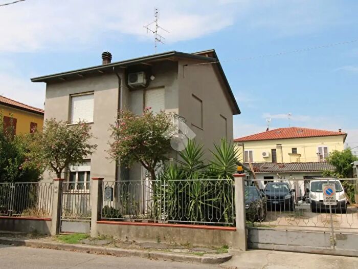Casa con 5 locali in vendita in Via C Battisti, Gambettola