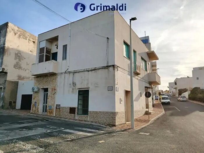 Appartamento trilocale in vendita in Via Milano, Pantelleria