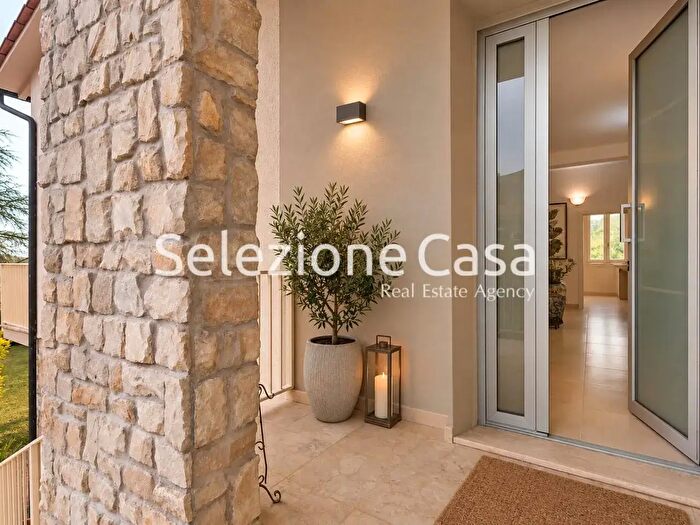 Casa con 8 locali in vendita in Santa Maria A Monte
