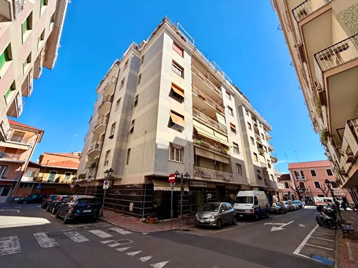 Appartamento quadrilocale in vendita in Via Esperanto, Albenga