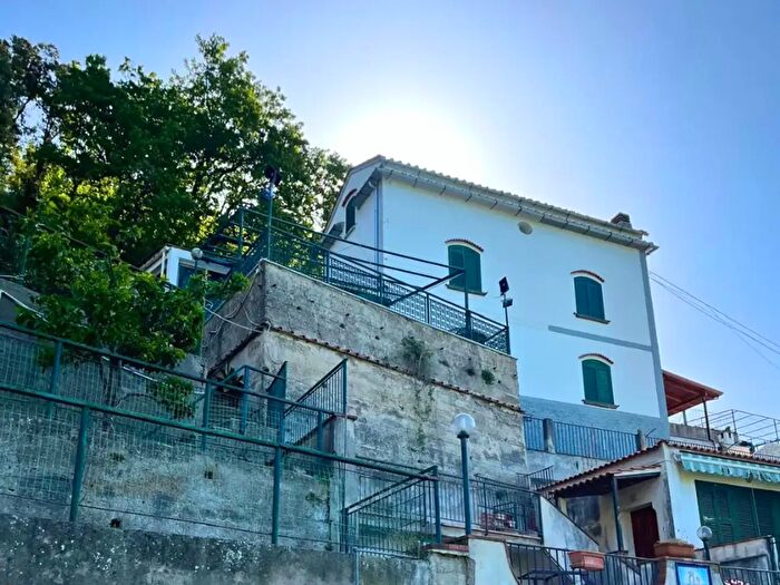 Casa con 5 locali in vendita in Via Le Camere, Vietri Sul Mare