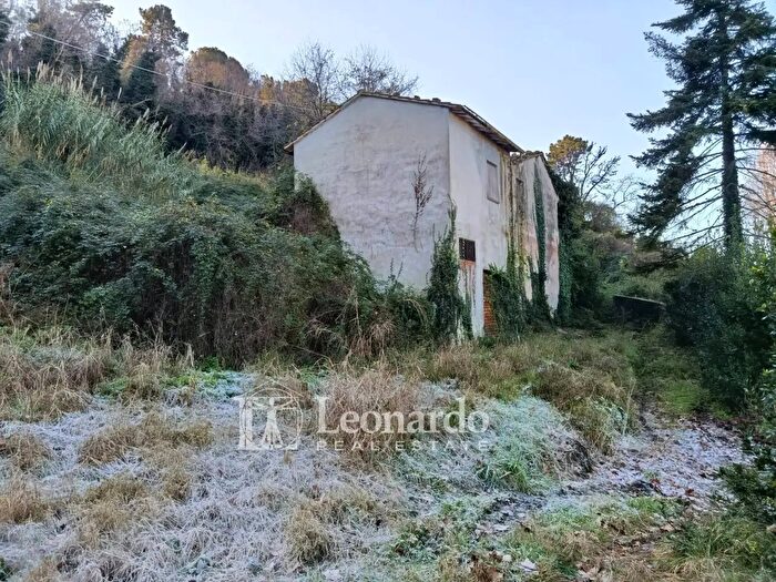 Casa con 8 locali in vendita in Via Sarzanese, Massarosa
