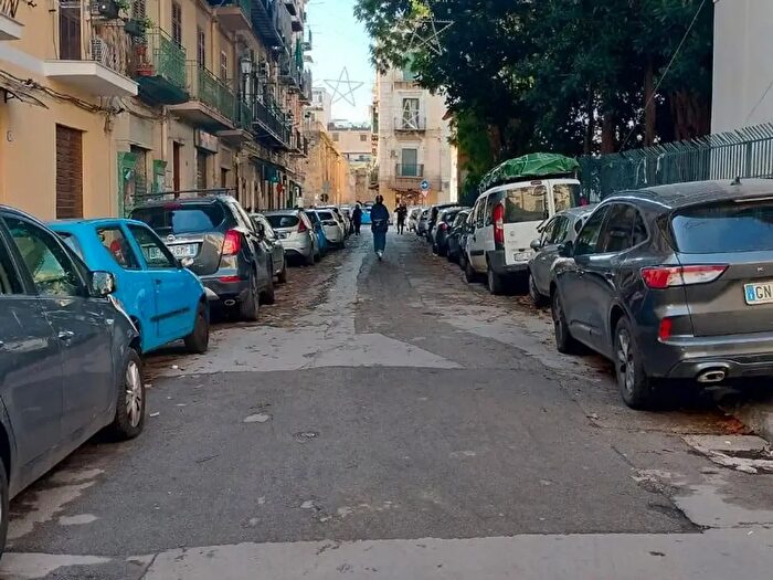Appartamento quadrilocale in vendita in Via Barbaraci, Palermo