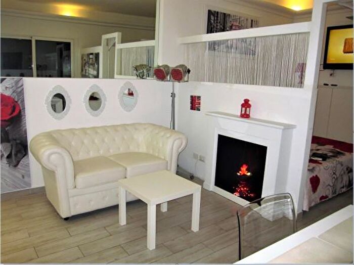 Appartamento bilocale in vendita in Via Tuscolana, Roma