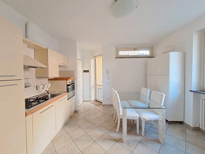 Appartamento trilocale in affitto in Via Emilio Casa, Centro Storico, Parma