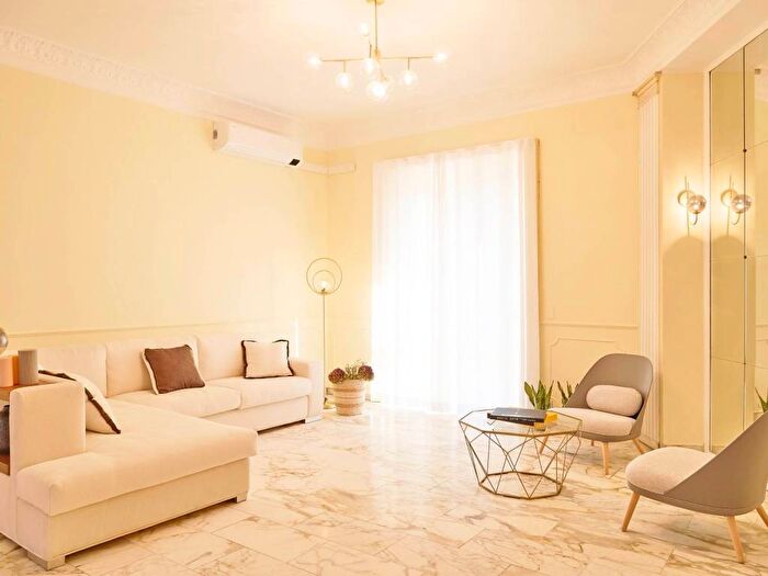 Appartamento con 6 locali in affitto in Viale Emilio Caldara, Quadronno Crocetta, Milano