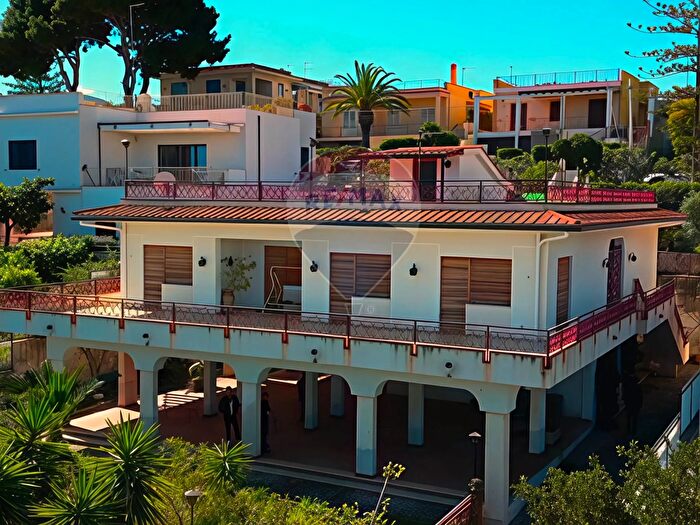 Casa con 6 locali in vendita in Viale John Fitzgerald Kennedy, Casteldaccia