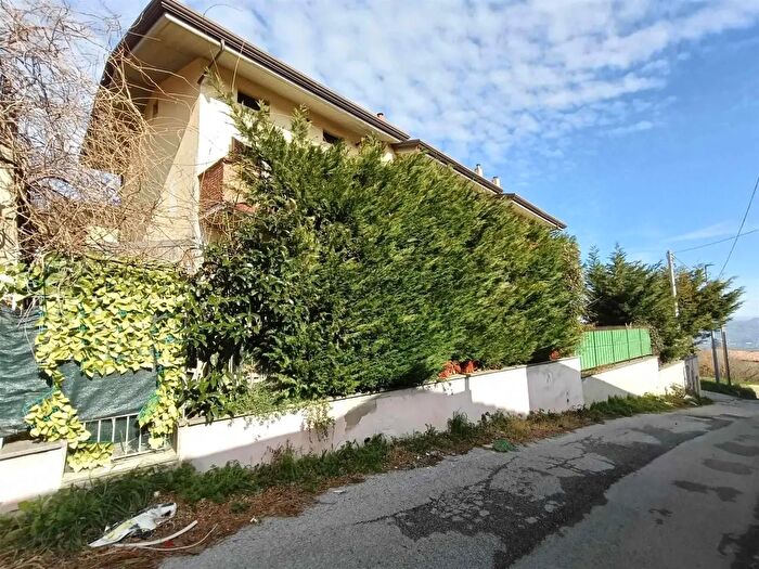 Casa con 5 locali in vendita in Strada dai Pennini per Ospedaletto Contrada Casale, Avellino
