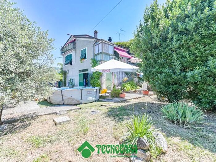 Casa con 6 locali in vendita in Via Genova, Bolano