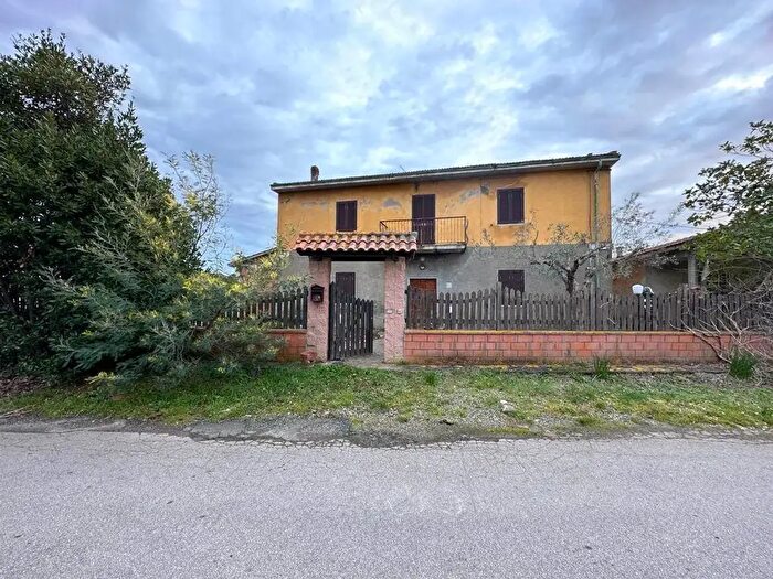 Casa con 10 locali in vendita in Bibbona