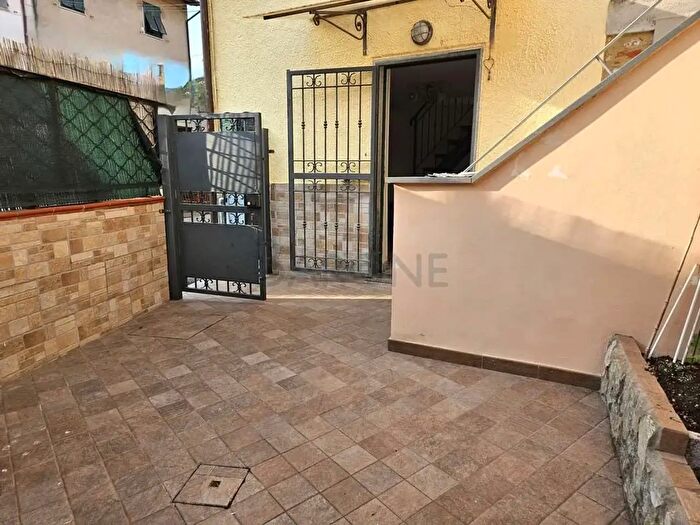 Appartamento quadrilocale in vendita in Via Falce, Massa