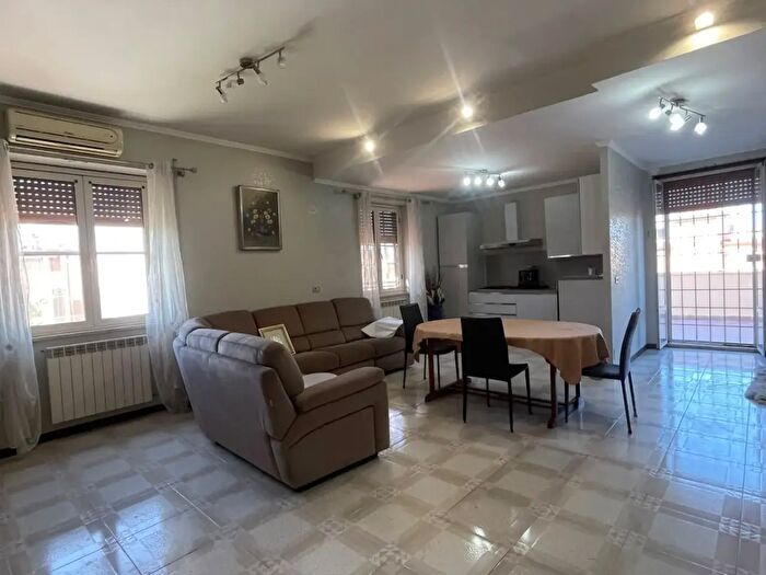 Appartamento trilocale in affitto in Via Giuseppe Fiorelli, Roma
