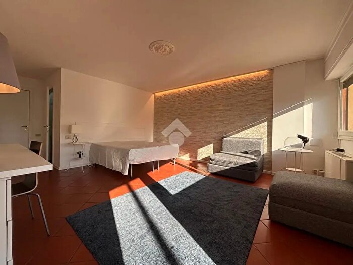 Appartamento trilocale in affitto in Lungarno Colombo, Firenze