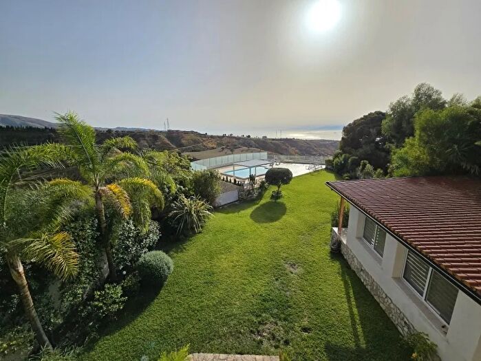 Casa con 10 locali in vendita in Reggio Calabria