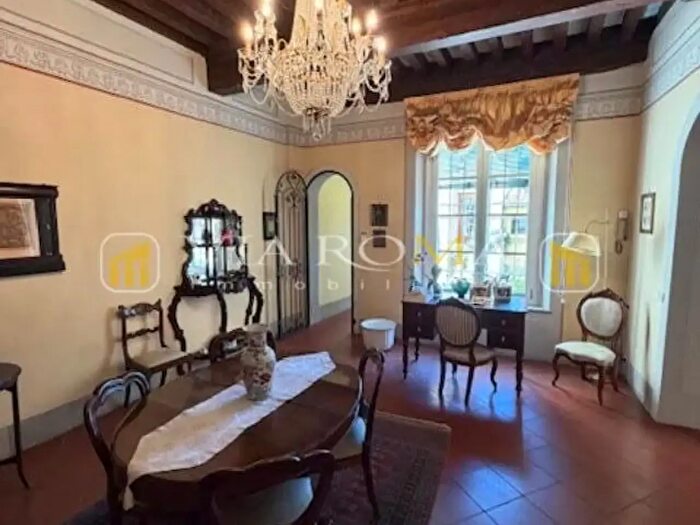 Appartamento con 6 locali in vendita in Lucca