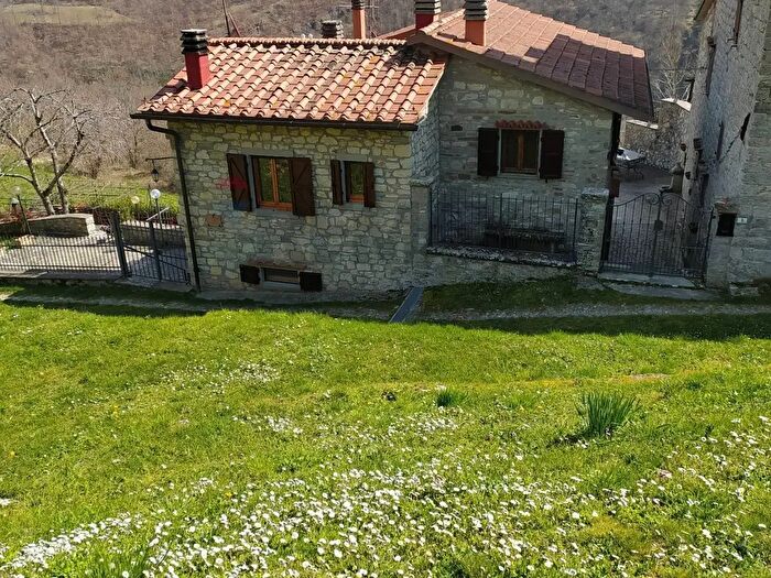 Casa con 10 locali in vendita in Località Compito, Chiusi Della Verna