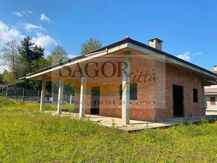Casa con 7 locali in vendita in Via Pramartino, San Pietro Val Lemina