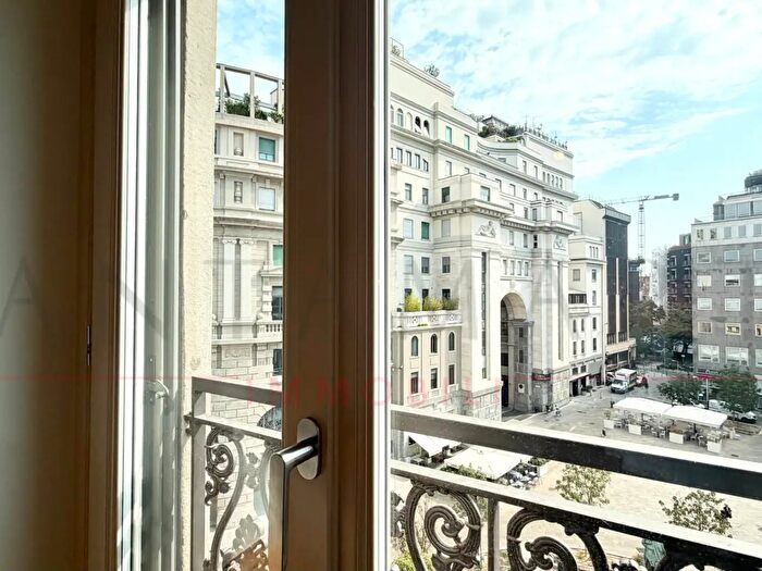 Appartamento quadrilocale in affitto in Piazza Cesare Beccaria, Milano