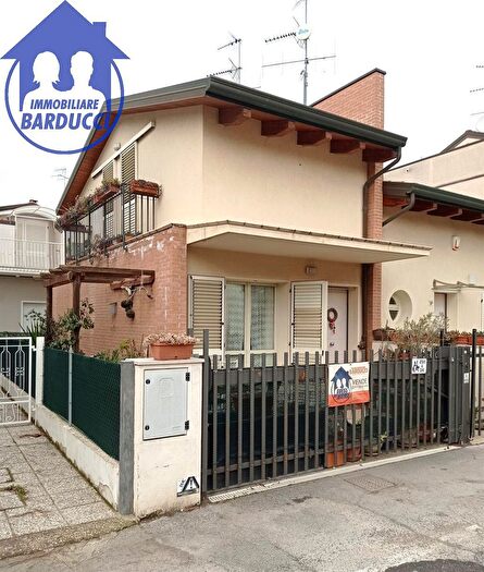 Casa trilocale in vendita in Viale Cremona, Cesenatico