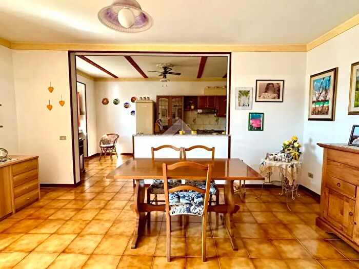 Casa con 7 locali in vendita in Via Traversa di Ramini, Pistoia