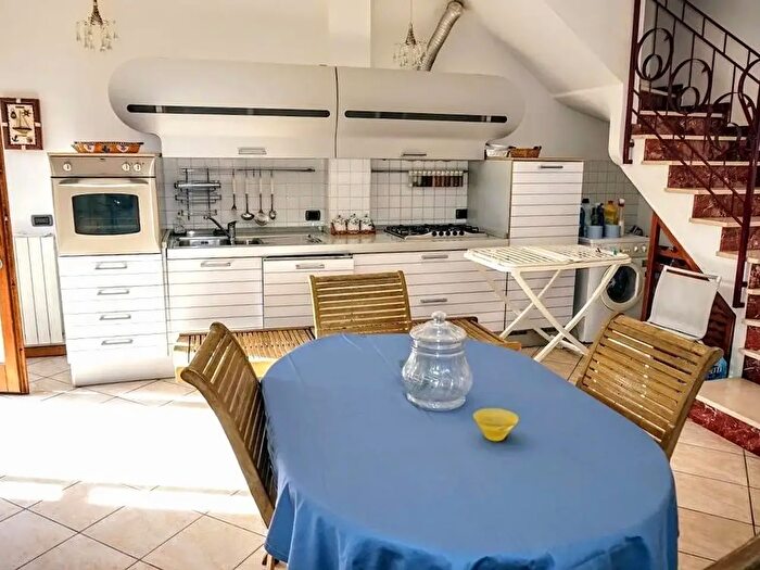 Casa trilocale in vendita in Massa