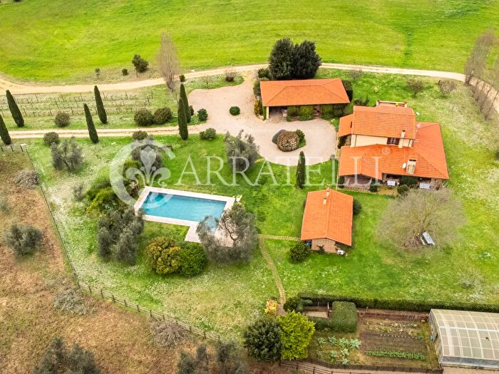 Casa con 10 locali in vendita in rhFg Tuscania, Tuscania