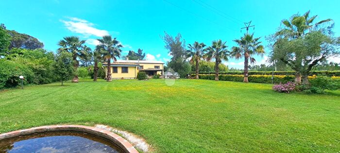 Casa con 7 locali in vendita in Via Giulia, Latina