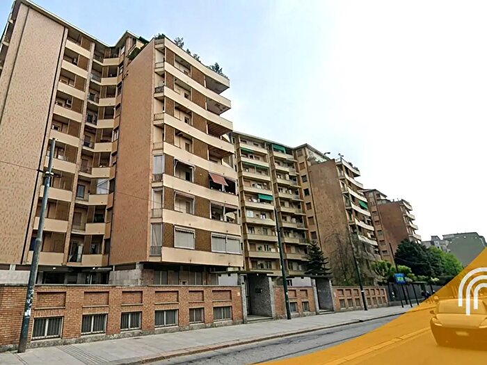 Appartamento trilocale in vendita in Via Genova, Torino