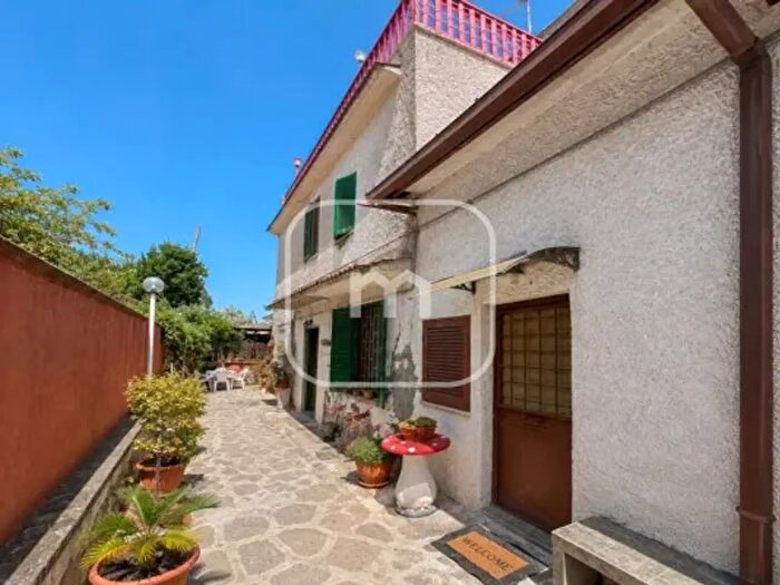 Casa con 6 locali in vendita in Via Onifai, Roma