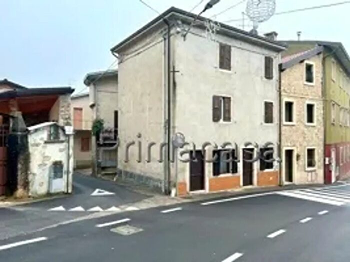 Casa con 5 locali in vendita in Via Centro, Grezzana