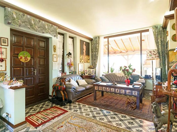 Casa con 11 locali in vendita in Via Bruxelles, Mascalucia