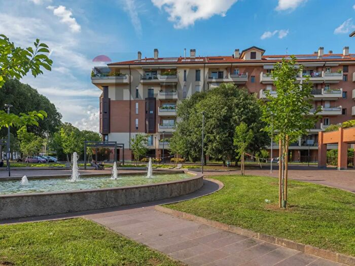 Appartamento con 5 locali in vendita in Via Bramante da Urbino, Monza