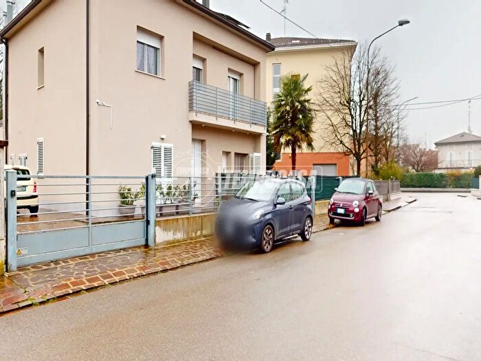 Casa quadrilocale in vendita in Carpi