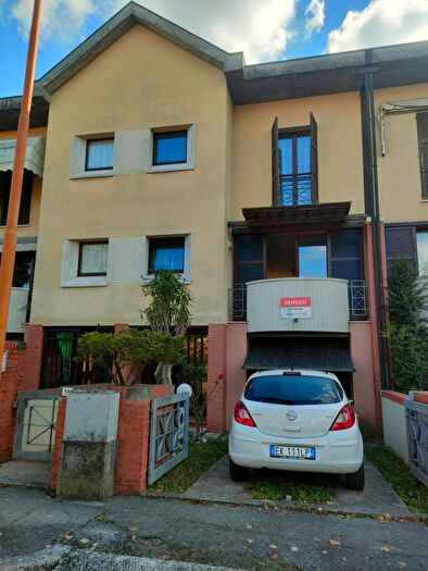 Casa con 6 locali in vendita in Via Albisola, Cesena