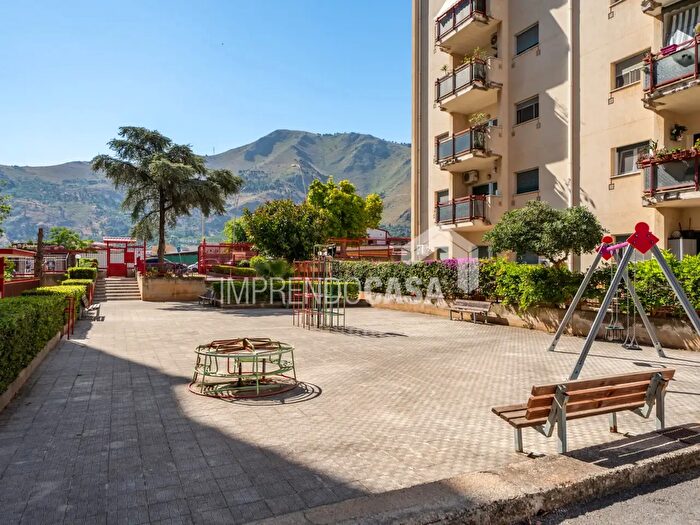 Appartamento con 5 locali in vendita in Viale Placido Rizzotto, Palermo