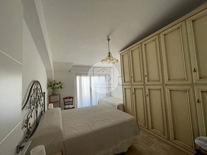 Appartamento trilocale in affitto in Via Venezia, Loano