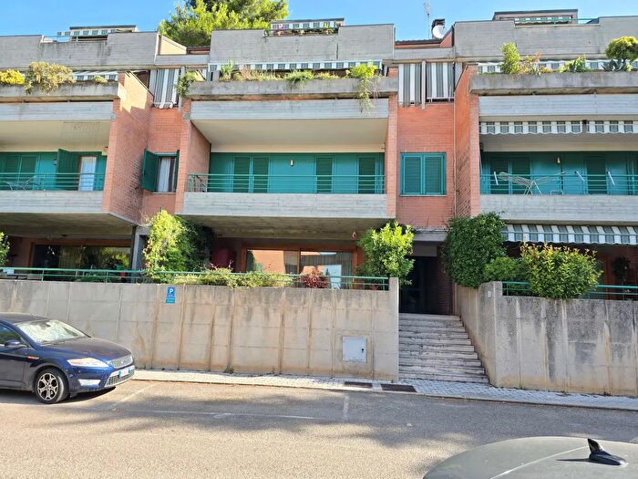 Appartamento quadrilocale in affitto in Via delle Grotte, Perugia