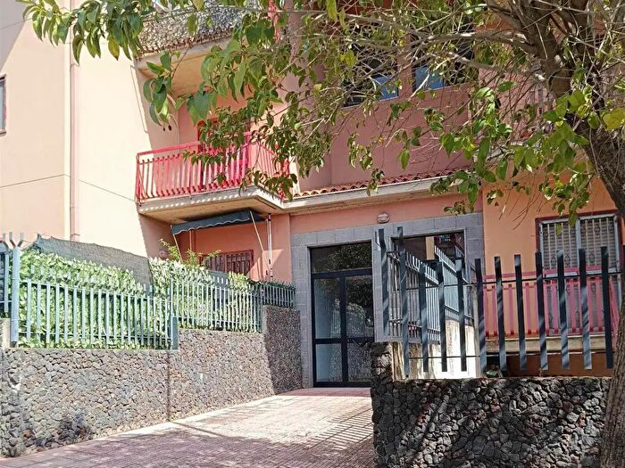 Appartamento trilocale in vendita in Via degli Alpini, Mascalucia