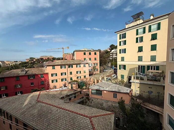 Appartamento con 5 locali in vendita in Salita Superiore di S Rocchino, Genova