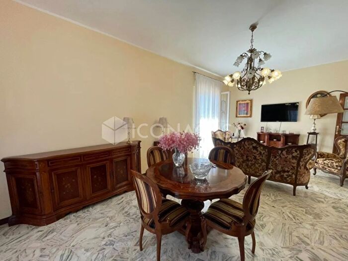 Appartamento con 5 locali in vendita in Via Siponto PalB, Bari