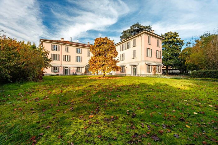 Appartamento con 10 locali in vendita in Via della Liberta, Alessandria