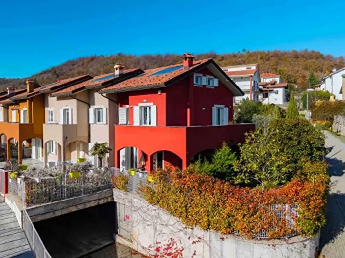 Casa con 6 locali in vendita in Via Niprati, Carcare