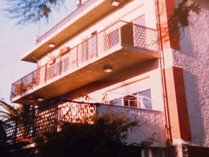 Casa con 10 locali in vendita in Loano